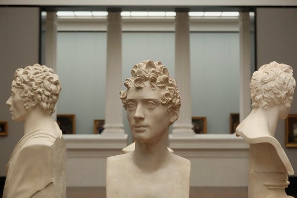 Coupes de cheveux stylées femmes : tendances à adopter en 2025